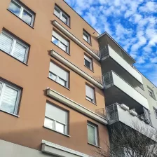Façade d'un immeuble à logements à plusieurs étages